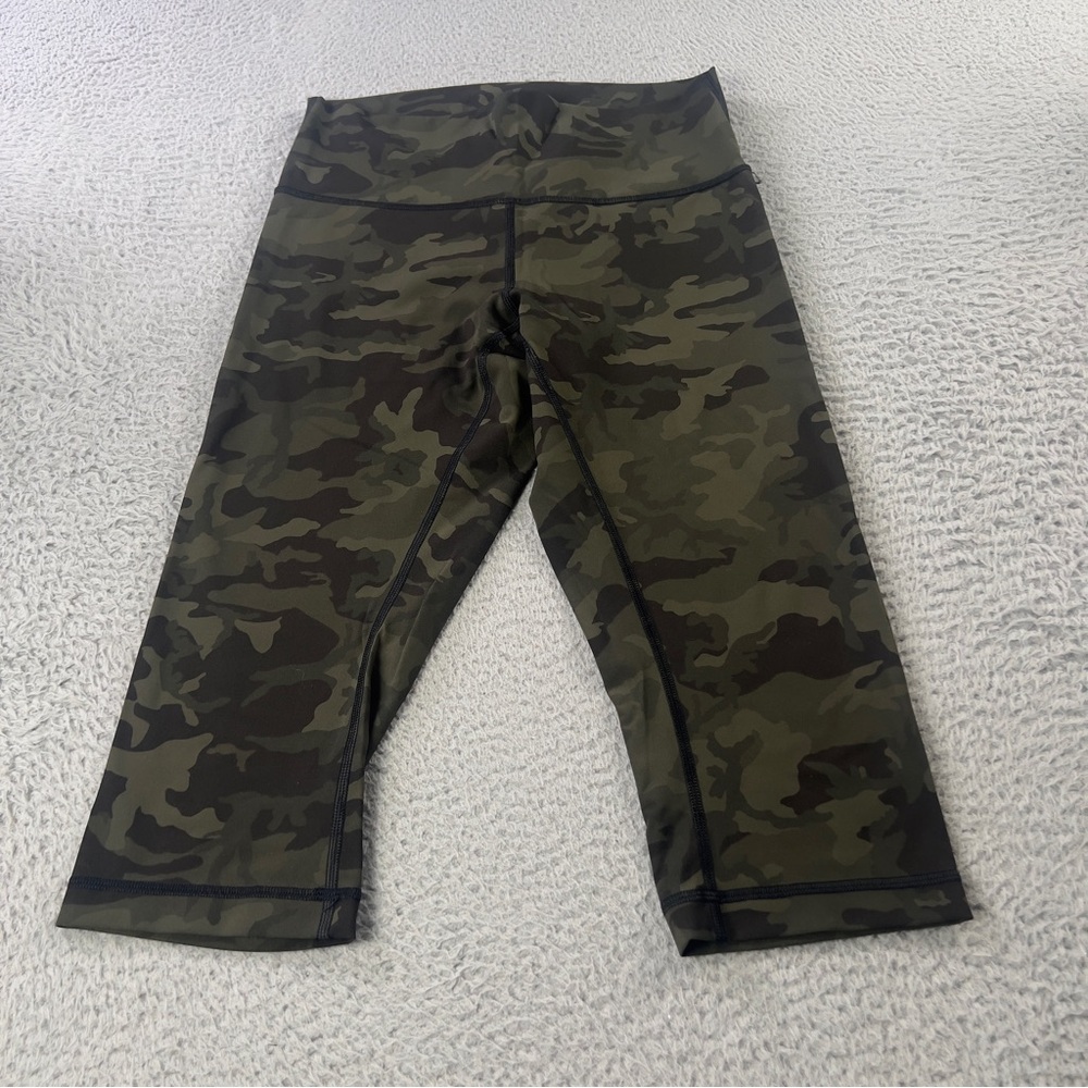 Lululemon Cropped Leggings Womens 8 Green Camo Athletic Yoga Gym Workout